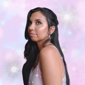 tarot reader, tarotista, chica en un fondo rosado con estrellas y brillos